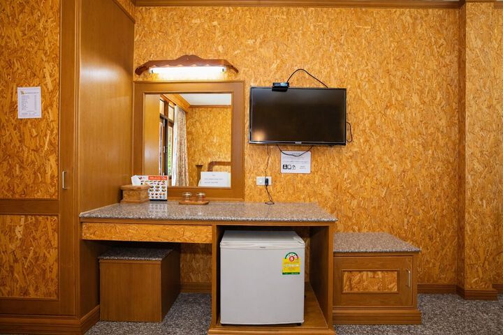 Room 9 of 42