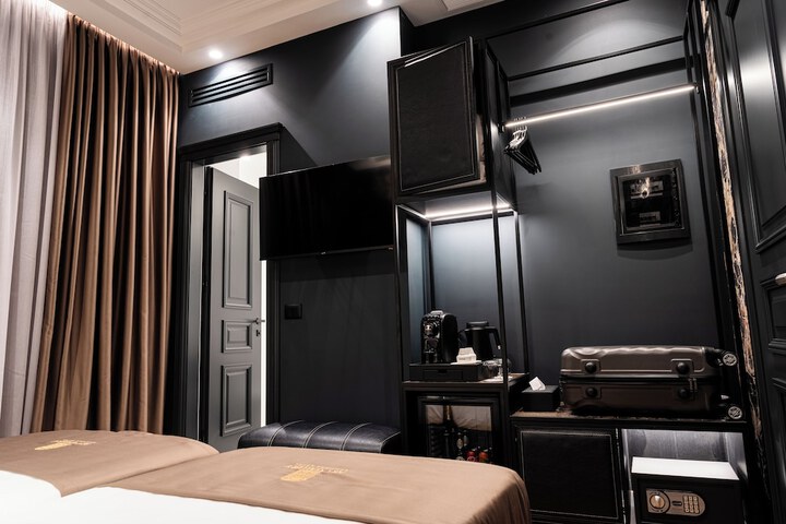 Room 19 of 82