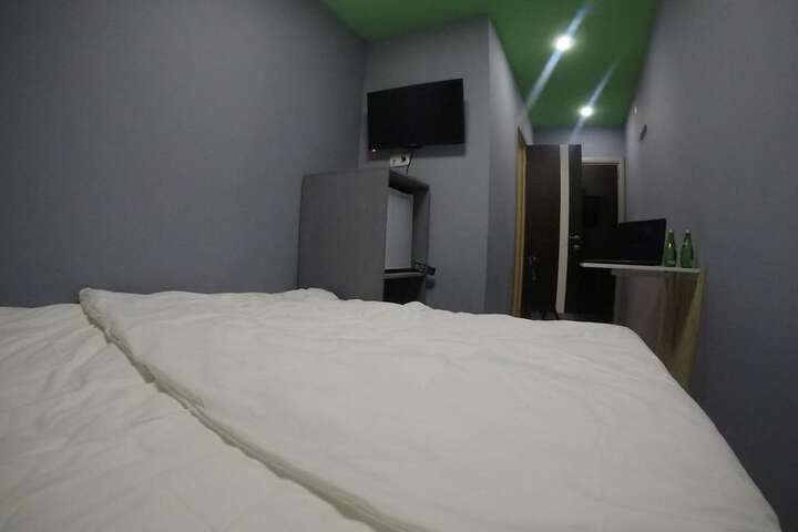 Room 8 of 11