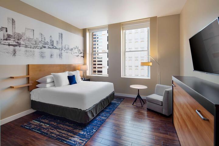 Room 32 of 51