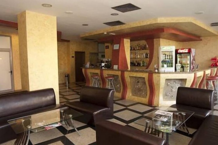 Lounge 53 of 70