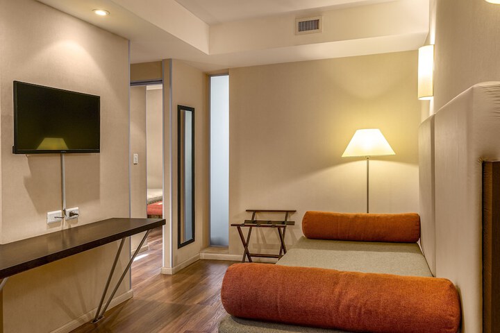 Room 30 of 49