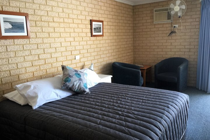 Room 3 of 27