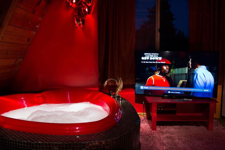 Hot Tub 66 of 77
