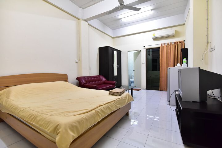 Room 4 of 36