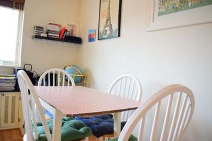 Room 7 of 12