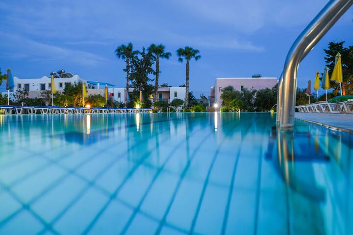 Pool 24 of 42