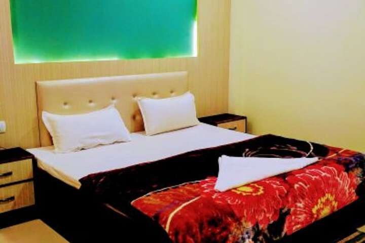 Room 12 of 50