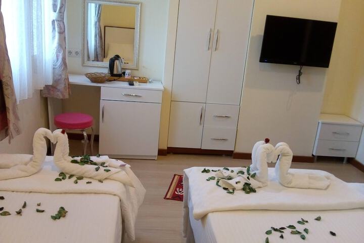 Room 6 of 25