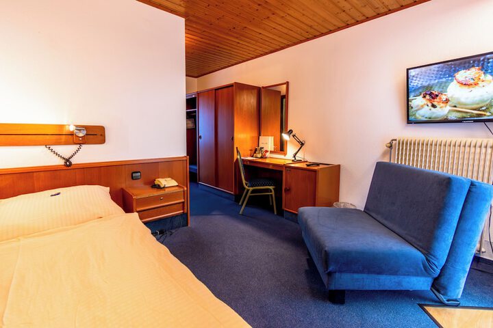 Room 10 of 87