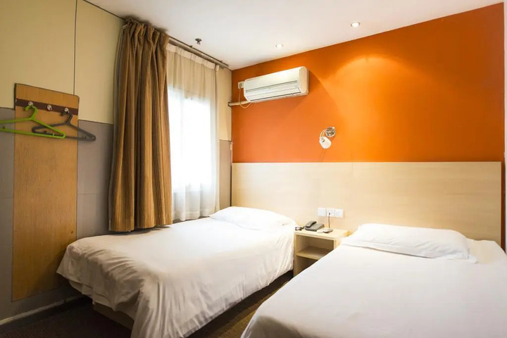Room 10 of 17