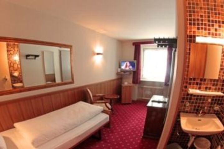 Room 46 of 106