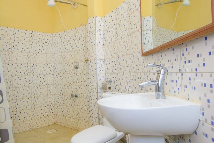 Room 7 of 18