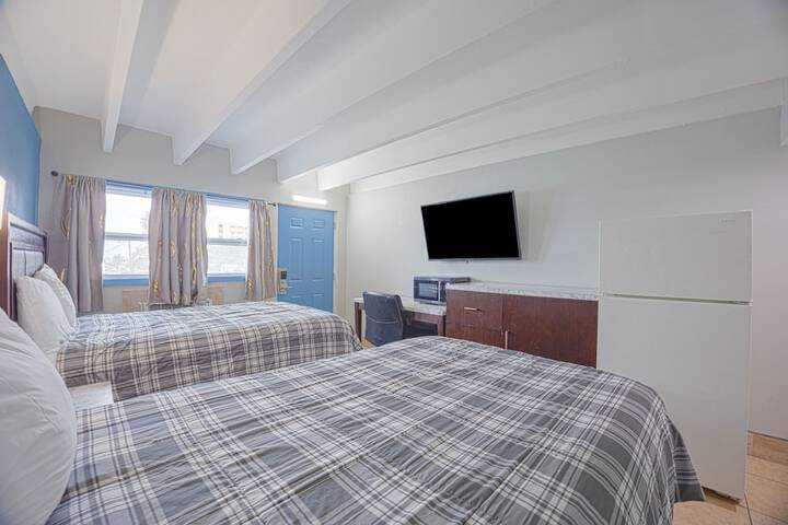 2 Double Beds (11 of 12)
