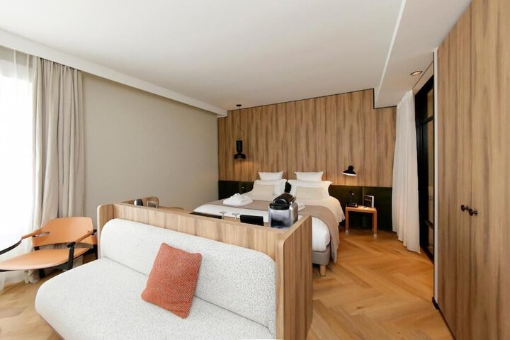 Room 8 of 60