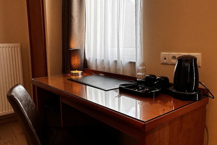 Room 33 of 77