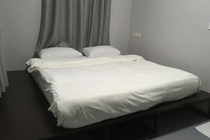 Room 11 of 31
