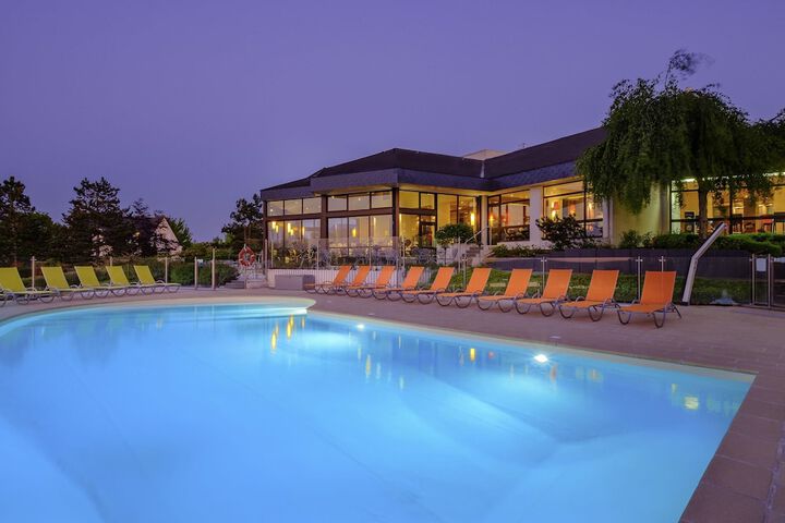 Hotel Pool