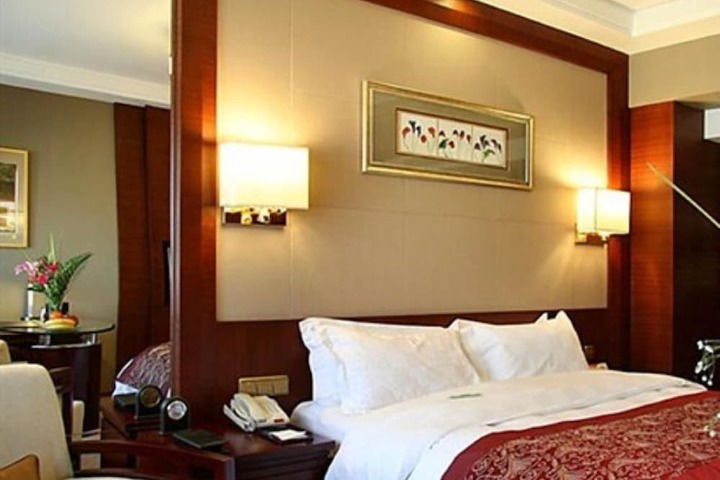 Room 14 of 25