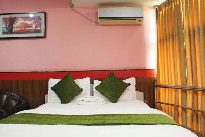 Room 3 of 13