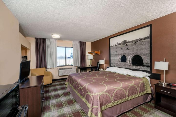 1 King Bed (3 of 6)