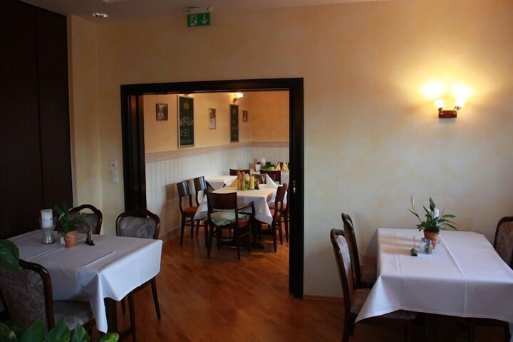 Dining 11 of 27