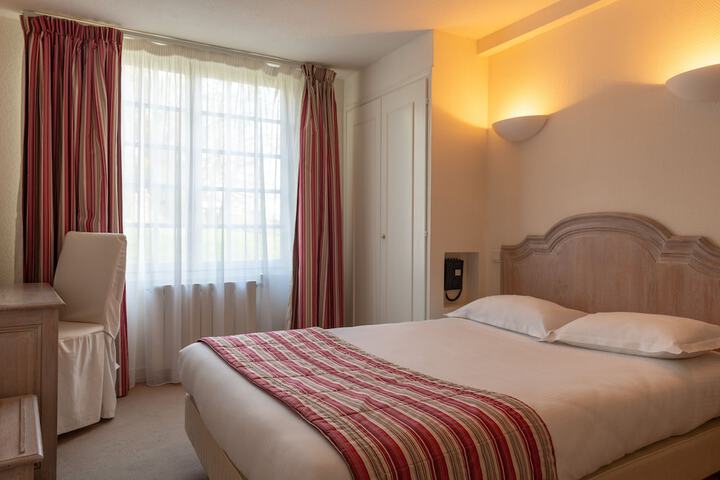 Room 6 of 48