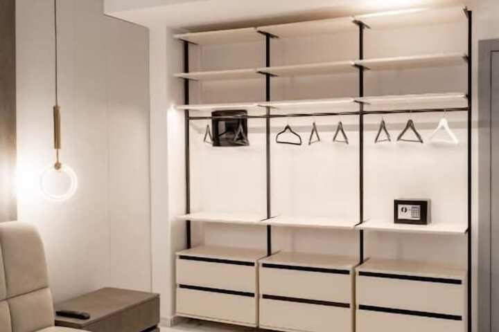Room 7 of 80