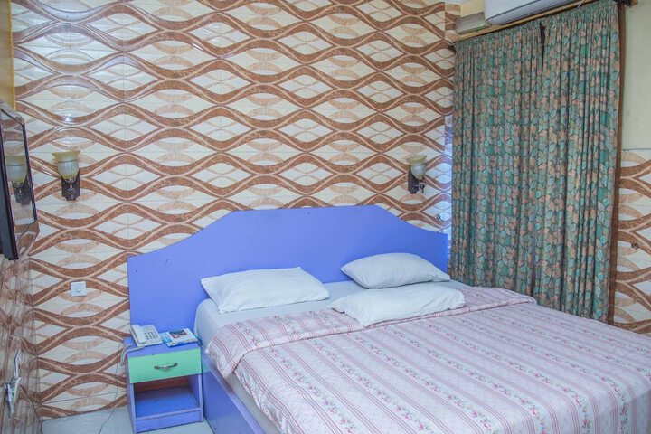 Room 9 of 48
