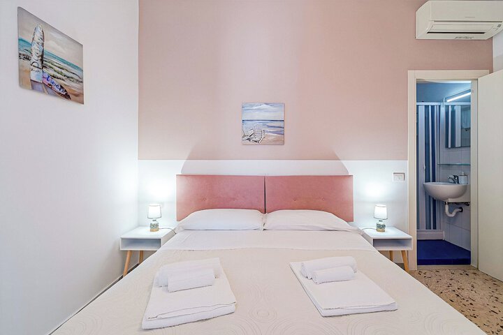 Room 12 of 32