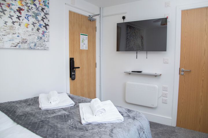Room 6 of 12