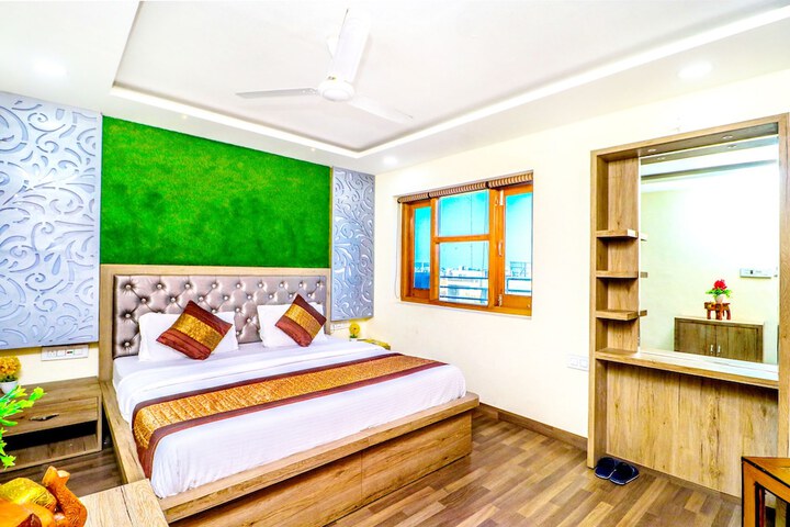 Room 14 of 28