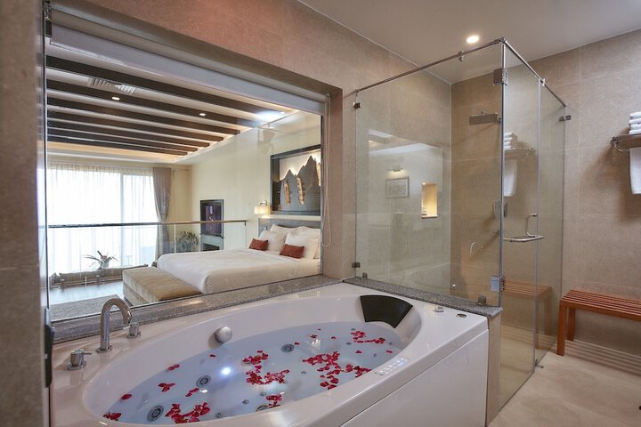 Room 8 of 27