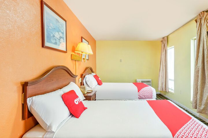 2 Double Beds (8 of 9)
