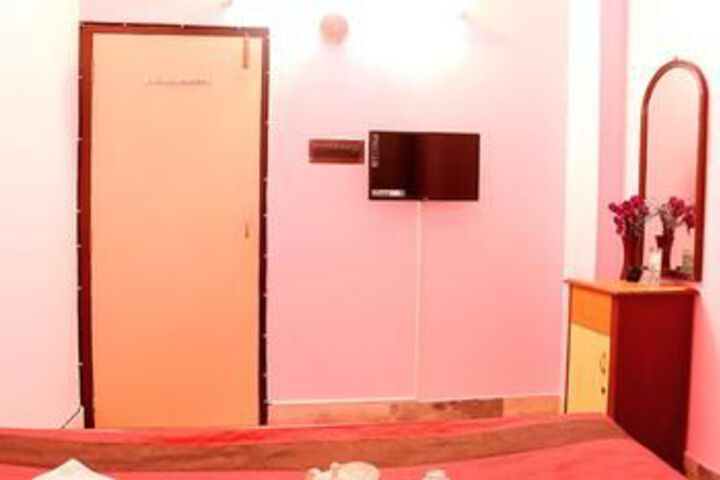 Room 9 of 10