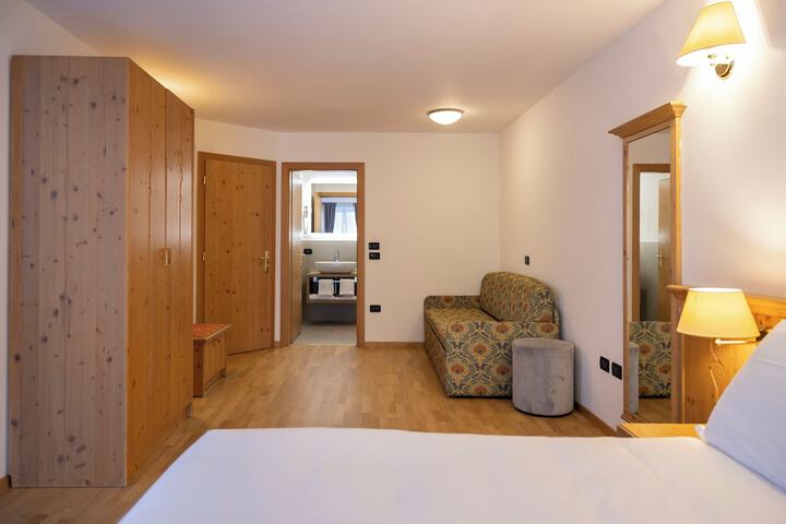 Room 41 of 73