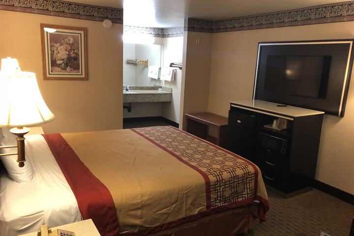 1 King Bed (9 of 15)