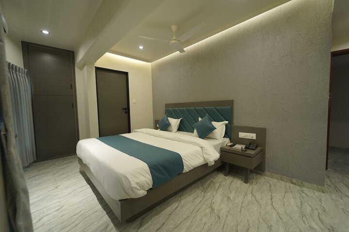 Room 11 of 22
