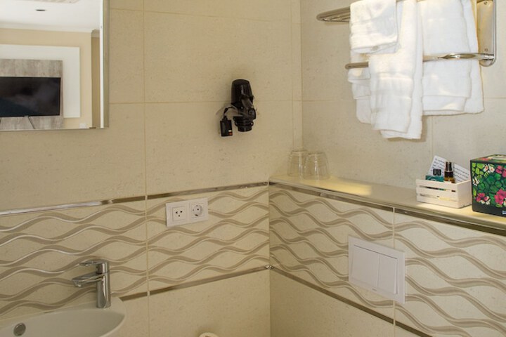 Room 35 of 40