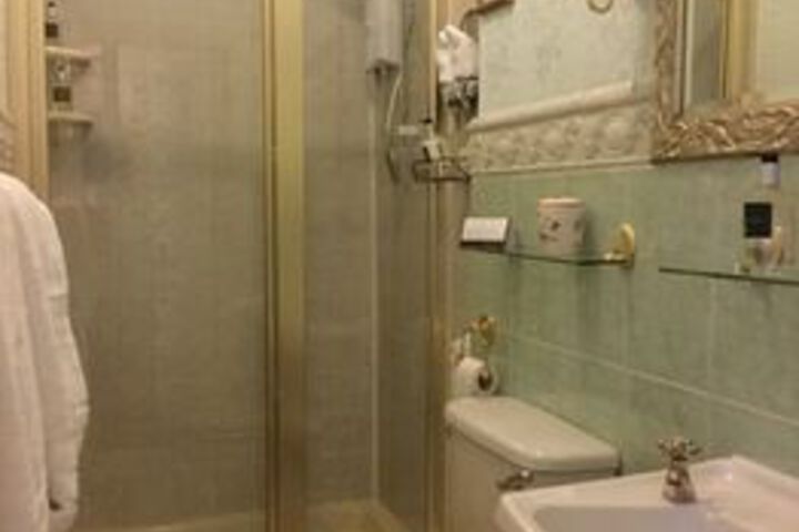 Room 2 of 20