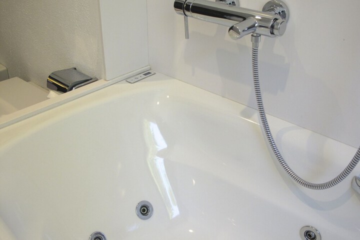 Jetted tub