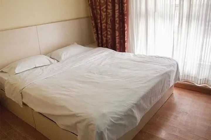 Room 5 of 6