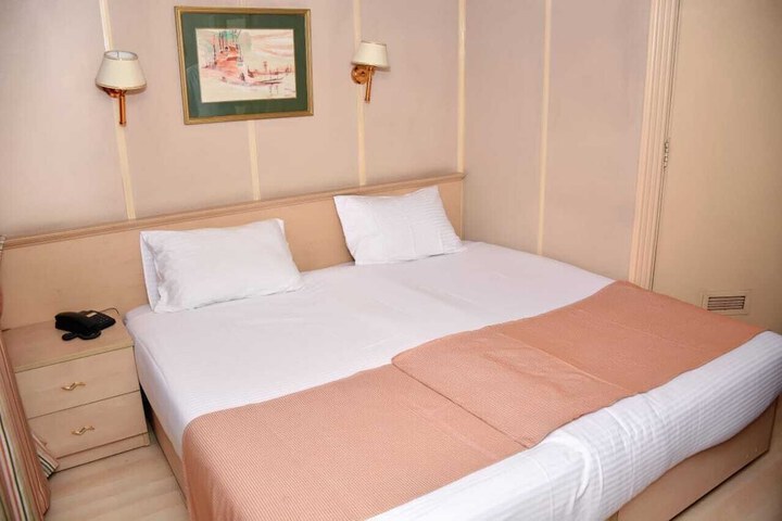 Room 7 of 19