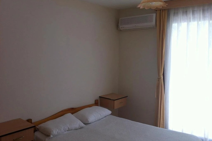 Room 6 of 14