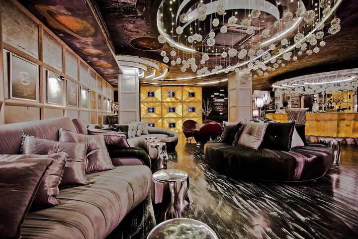 Lounge 82 of 116