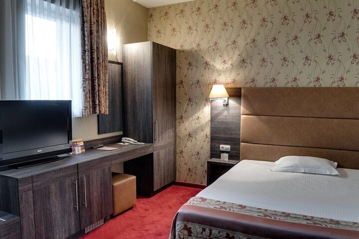 Room 7 of 50