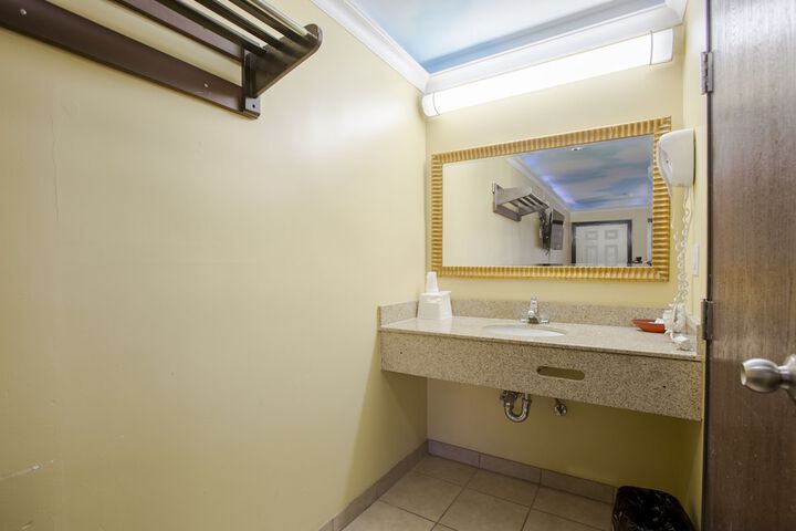 Bathroom sink