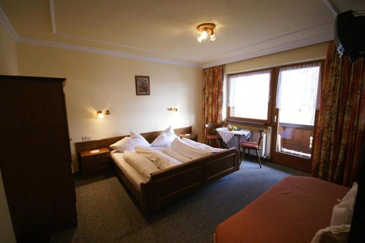 Room 3 of 15
