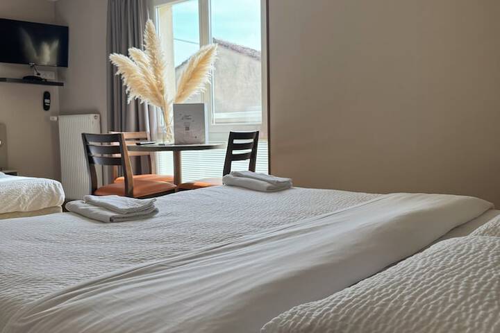 Room 3 of 48