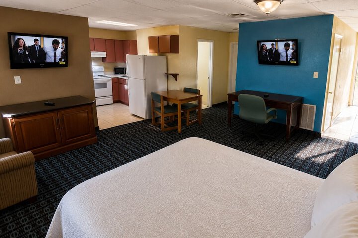 Room 15 of 33